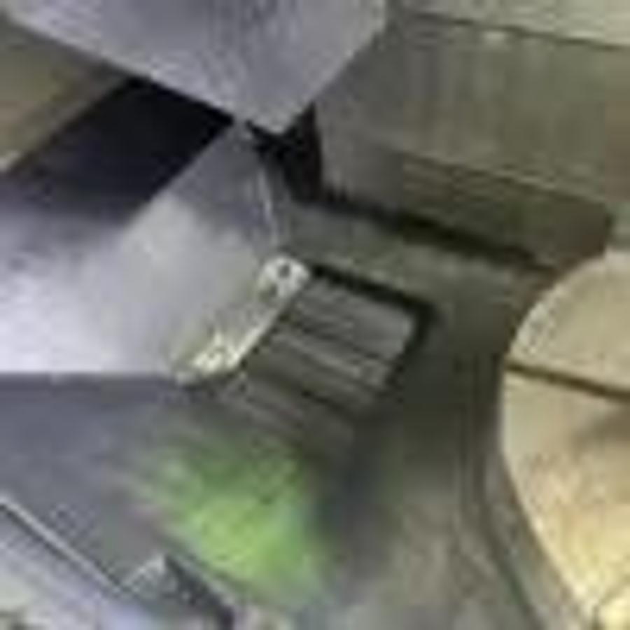 Used DOOSAN PUMA Model V8300 Vertical Turret Lathe, 24" Chuck, Max Turning Diameter 32.7", Turning Ht. 29.5"
