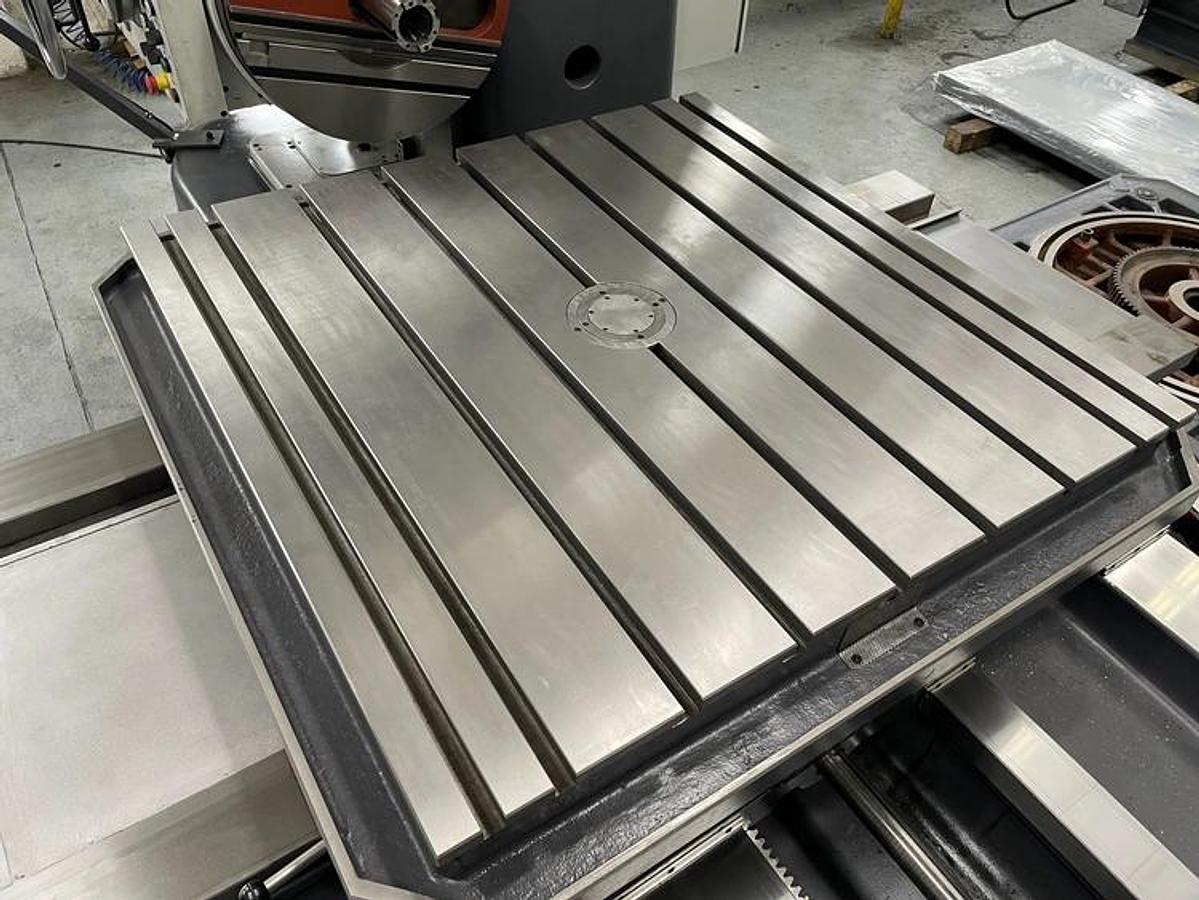 Used Manual TOS W100A Horizontal Boring Mill 4" Spindle, Rebuilt 2022, HEIDENHAIN DRO 5 axis scales. Hyd tool clamping. Tailstock Price includes shipping, installation & Warranty. .