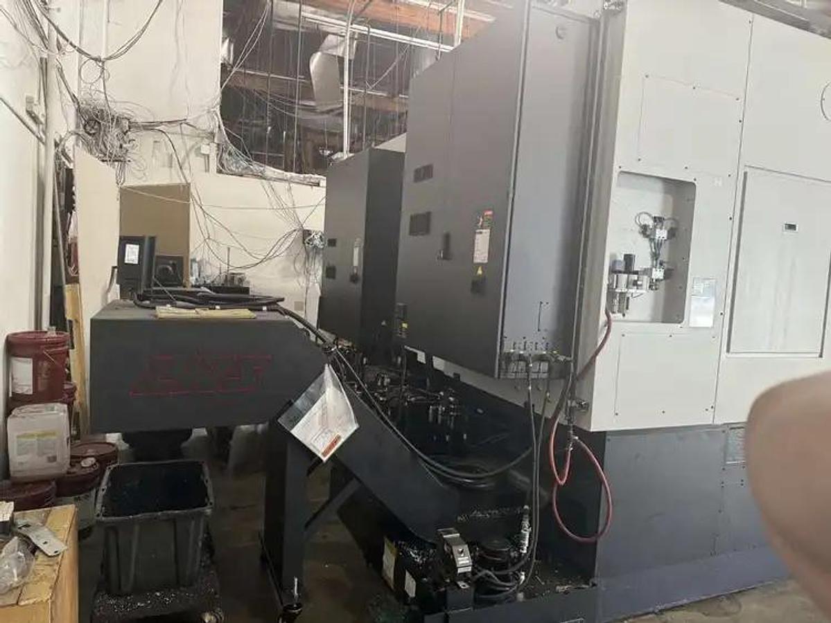 Used DOOSAN PUMA Model V8300 Vertical Turret Lathe, 24" Chuck, Max Turning Diameter 32.7", Turning Ht. 29.5"