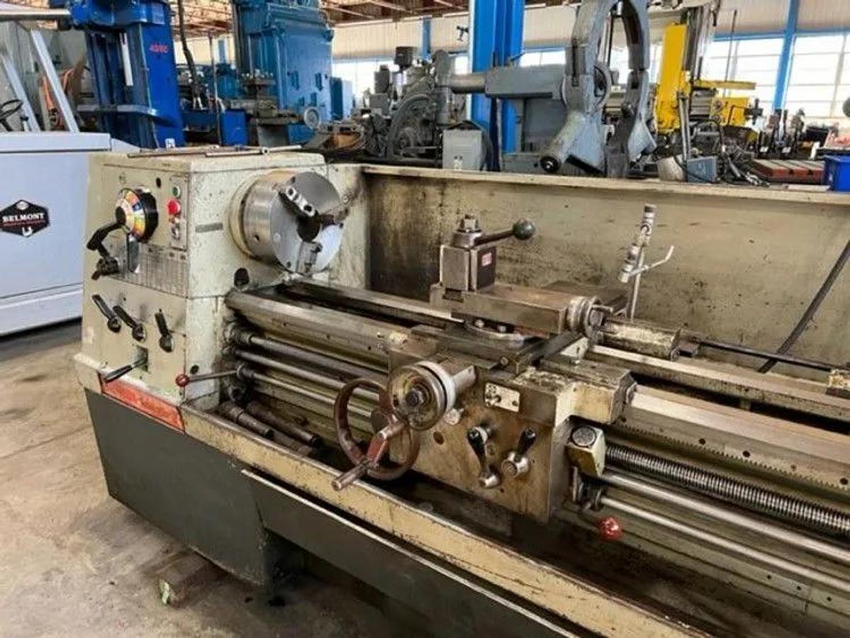 1988 CLAUSING COLCHESTER Engine Lathe Model 8052 17" Swing, 102" CC.