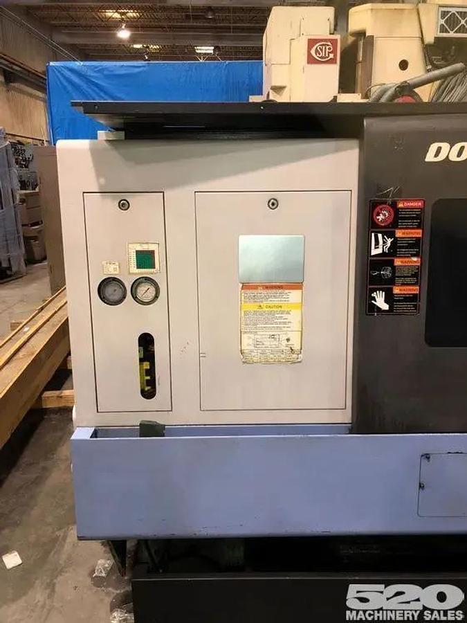 Used 2011 DOOSAN LYNX 300 Lathe, 10" 3 Jaw Chuck, Tailstock, 25.6" Swing