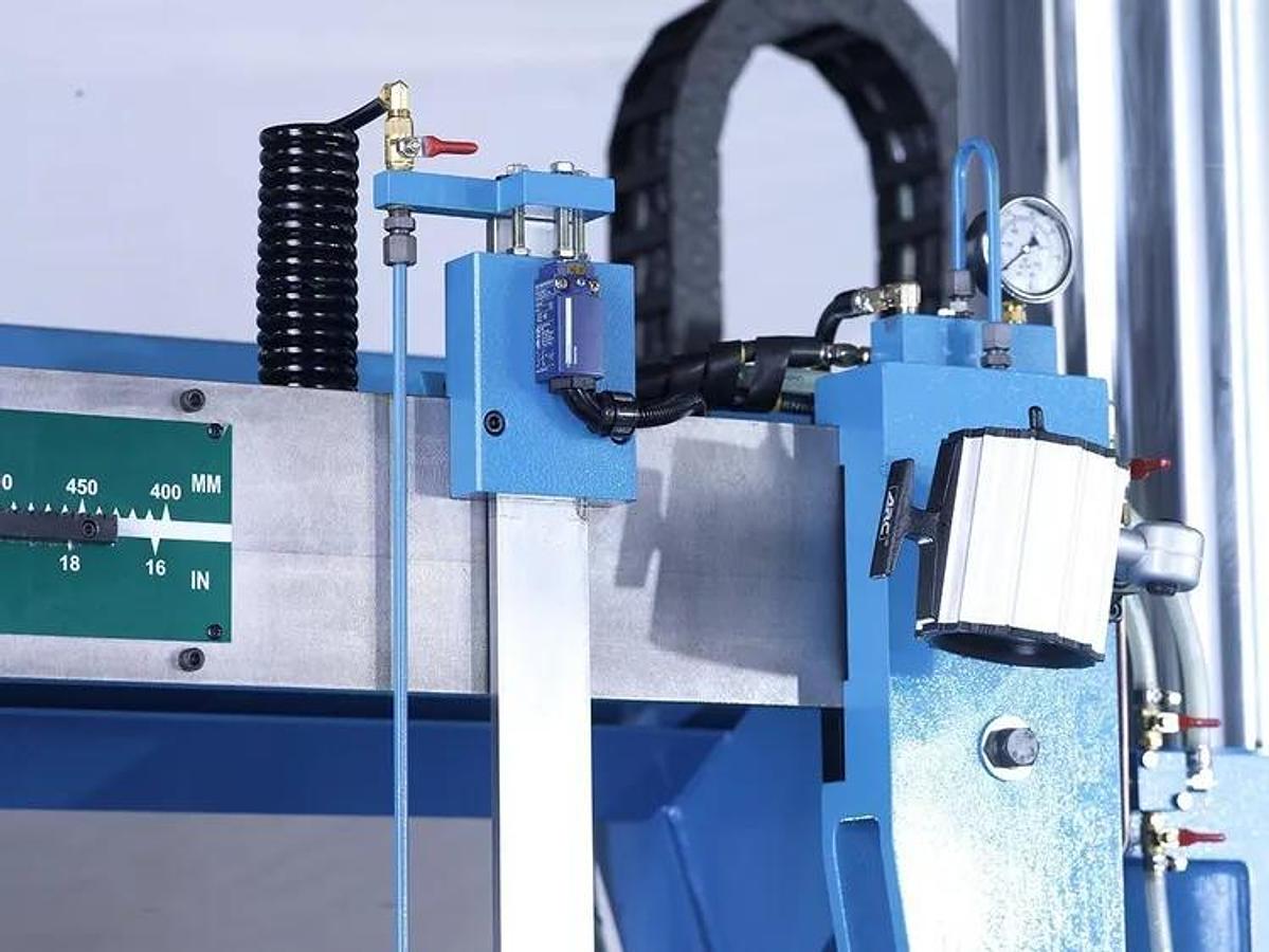 DOALL Model DC-700NC Production Bandsaw Capacity 27"H  x  31"W