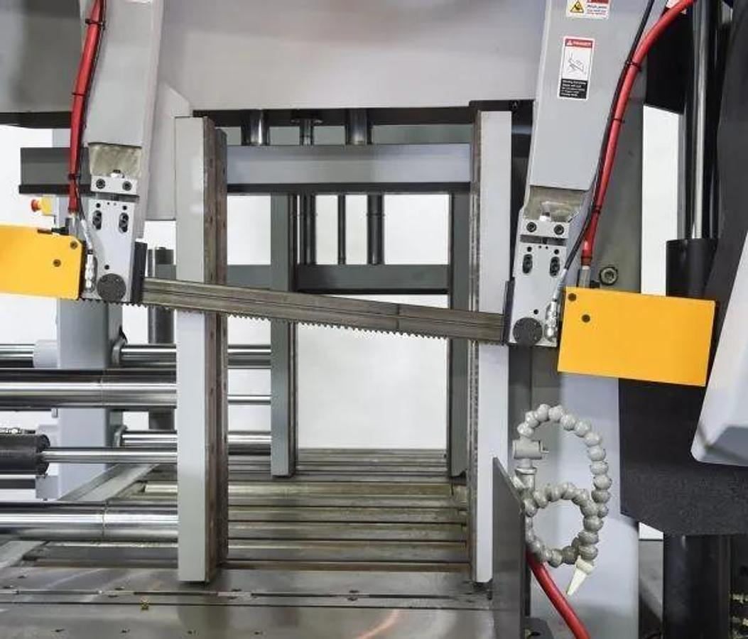 HYD-MECH H-28A Automatic horizontal band saw, 28" x 28" Capacity, 2' Wide Saw Blade