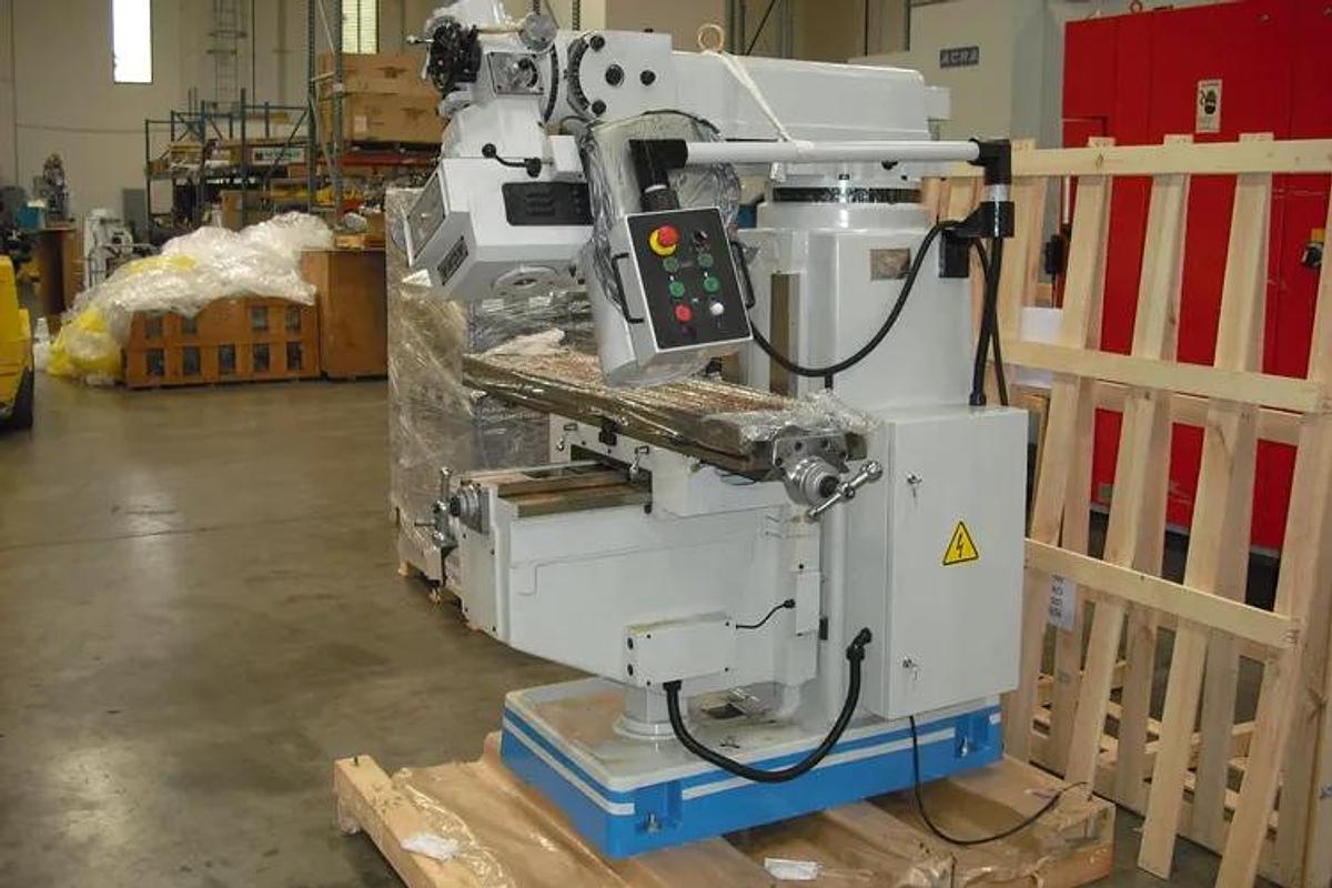 ACRA 5V Variable Speed Vertical Knee Mill Model AM5V 12.5" x 58" Table
