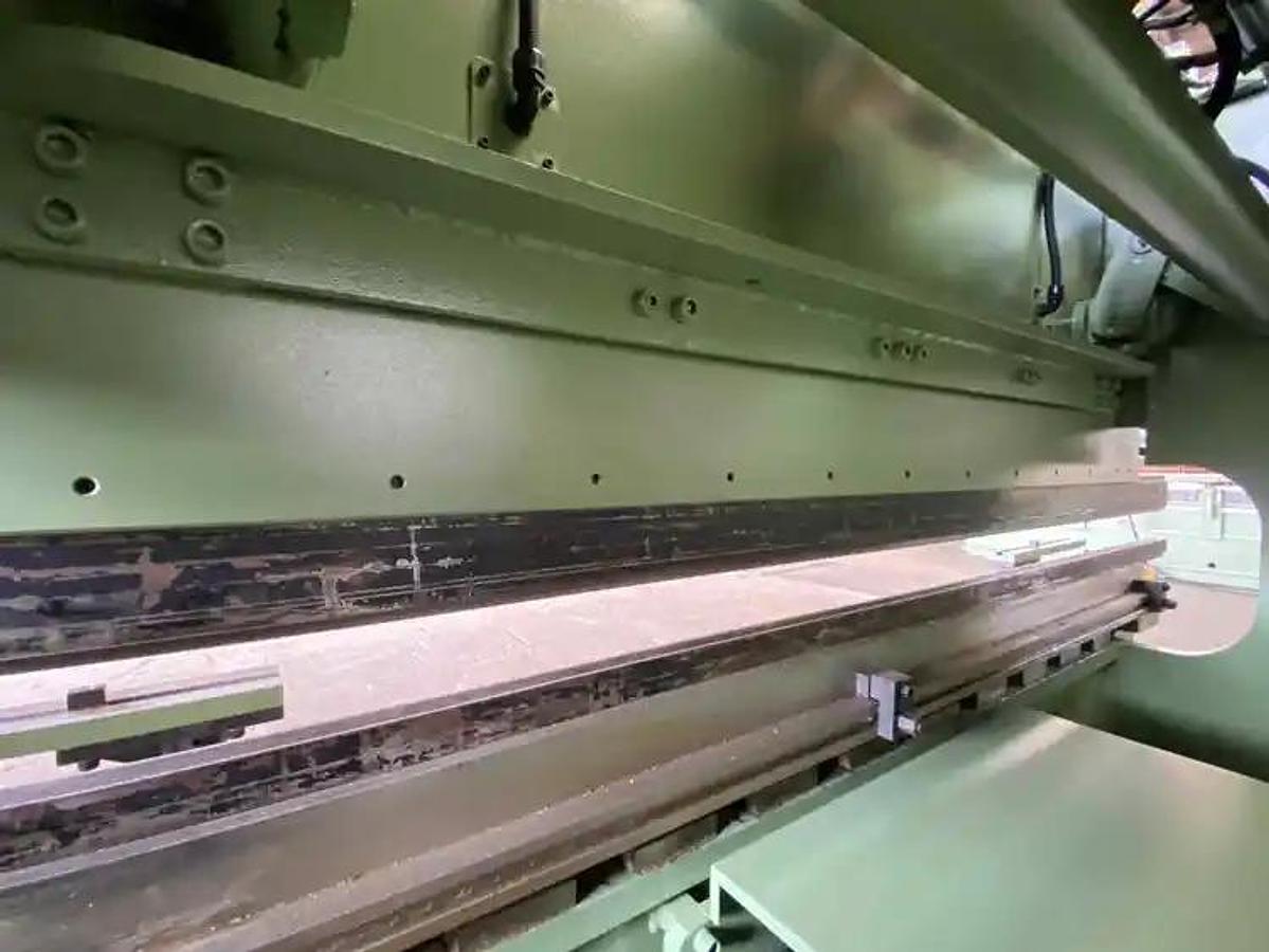 CHICAGO DREIS & KRUMP Model HPB-6032 Hydraulic Press Brake 9' between housings