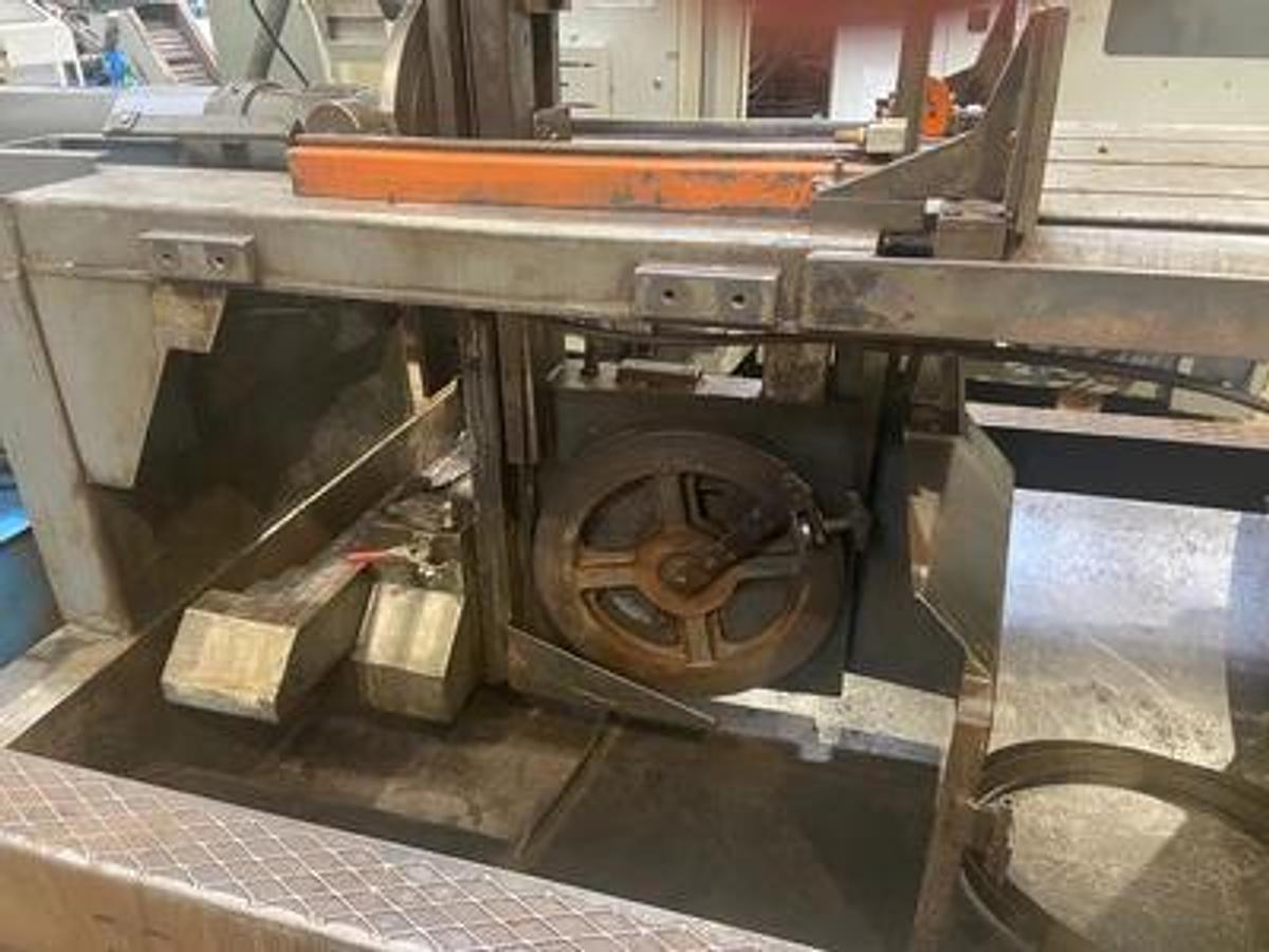 Used HEM Model V130HM Vertical Double Miter Bandsaw. Can be seen under power in IL. 20" x 24" capacity, 45 degrees L & R