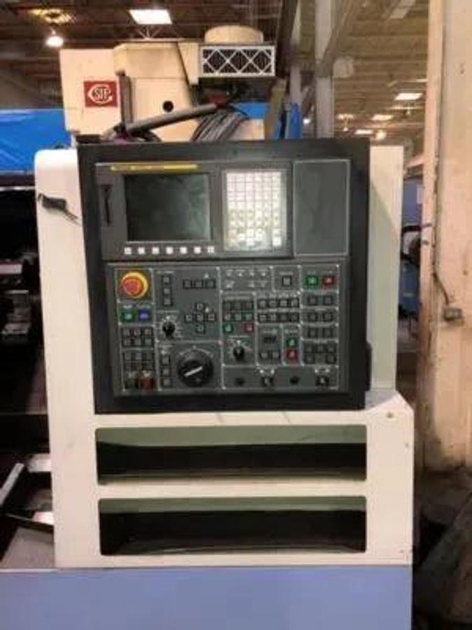 Used 2011 DOOSAN LYNX 300 Lathe, 10" 3 Jaw Chuck, Tailstock, 25.6" Swing