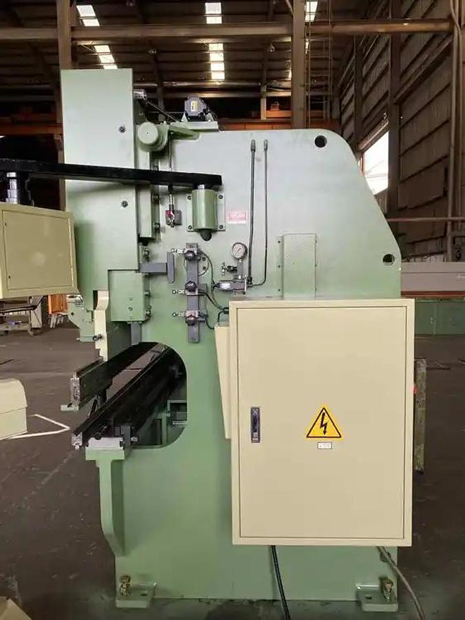 CHICAGO DREIS & KRUMP Model HPB-6032 Hydraulic Press Brake 9' between housings