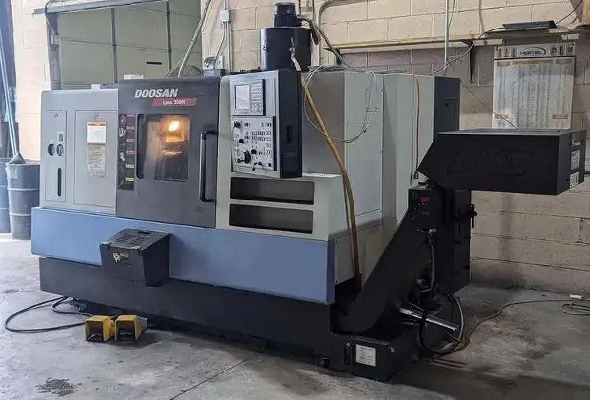 Used 2011 DOOSAN LYNX 300M Live Tool CNC Lathe, 10" Chuck 3" bar capacity, 5HP live tools