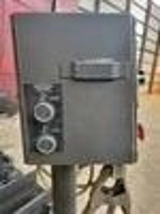 Used AMADA Semi-Automatic Mitering Column Type Horizontal Bandsaw Model HK-800, Used Rebuilt 32"x 23"