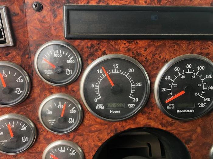 Used PRE EMMISSION 2005 WESTERNSTAR 4900SA TANDEM TRI PICKER TRUCK 