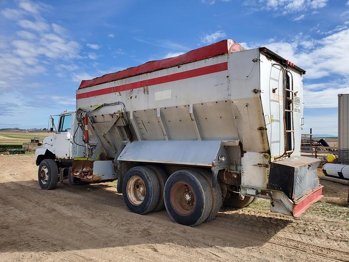 Used Loewen 802 Feed Truck