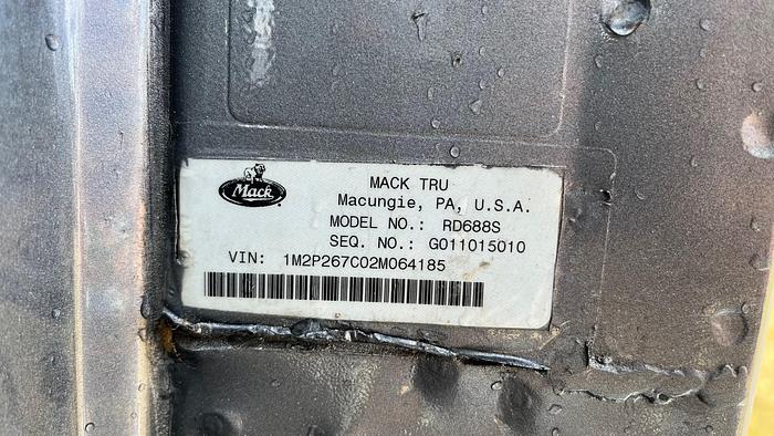 Used 2002 Mack RD688S Tandem-Axle Cab & Chassis