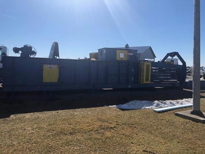 Used INTERNATIONAL HORIZONTAL BALER