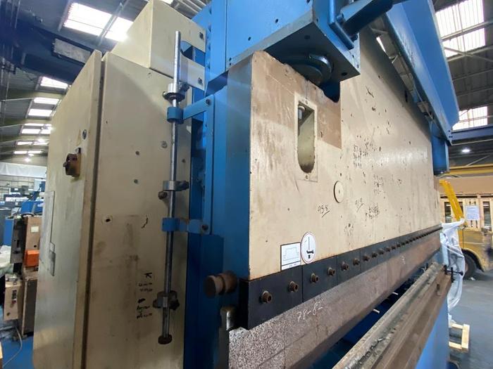 Used 1999 Kingsland KPT30200 3m x 200T Pressbrake