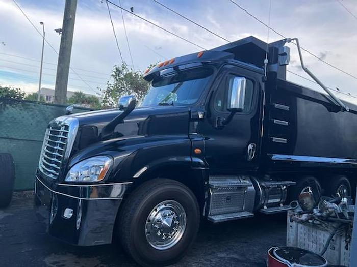Used 2016 FREIGHTLINER CASCADIA 125
