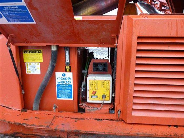 Used Extec S3 tracked screen with vibrating grid