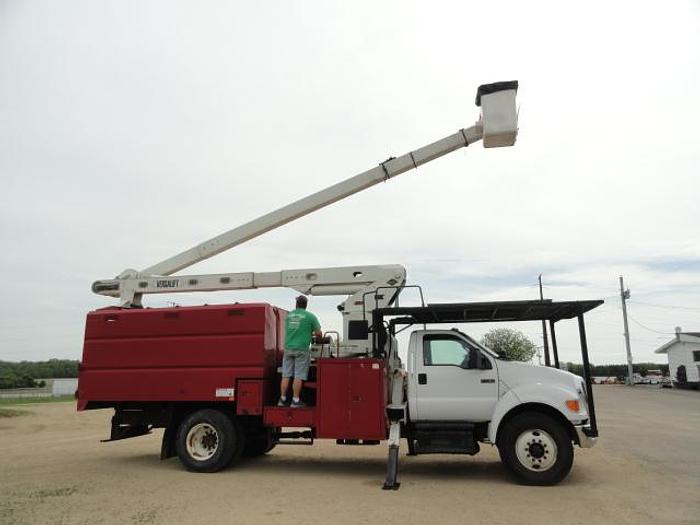 Used 2011 versalift V0270E