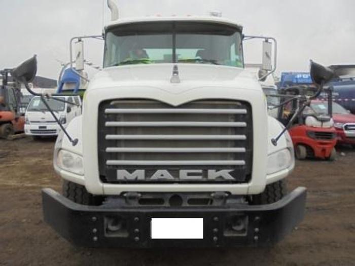 2015 MACK GU 813 E