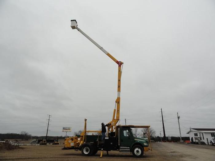 Used 2010 FREIGHTLINER BUSINESS CLASS M2 106