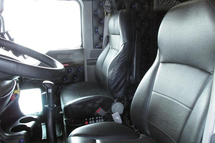 Used 2023 Kenworth W 900 565 hp Cummins 18 speed