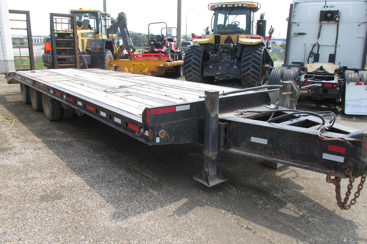 Used 2007 Winston 25 ton equipment trailer 
