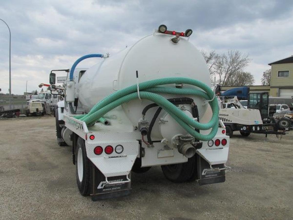 Used 2018 International 7600 Septic Truck 2000 Gal