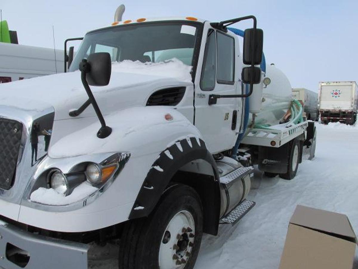 Used 2018 International 7600 Septic truck