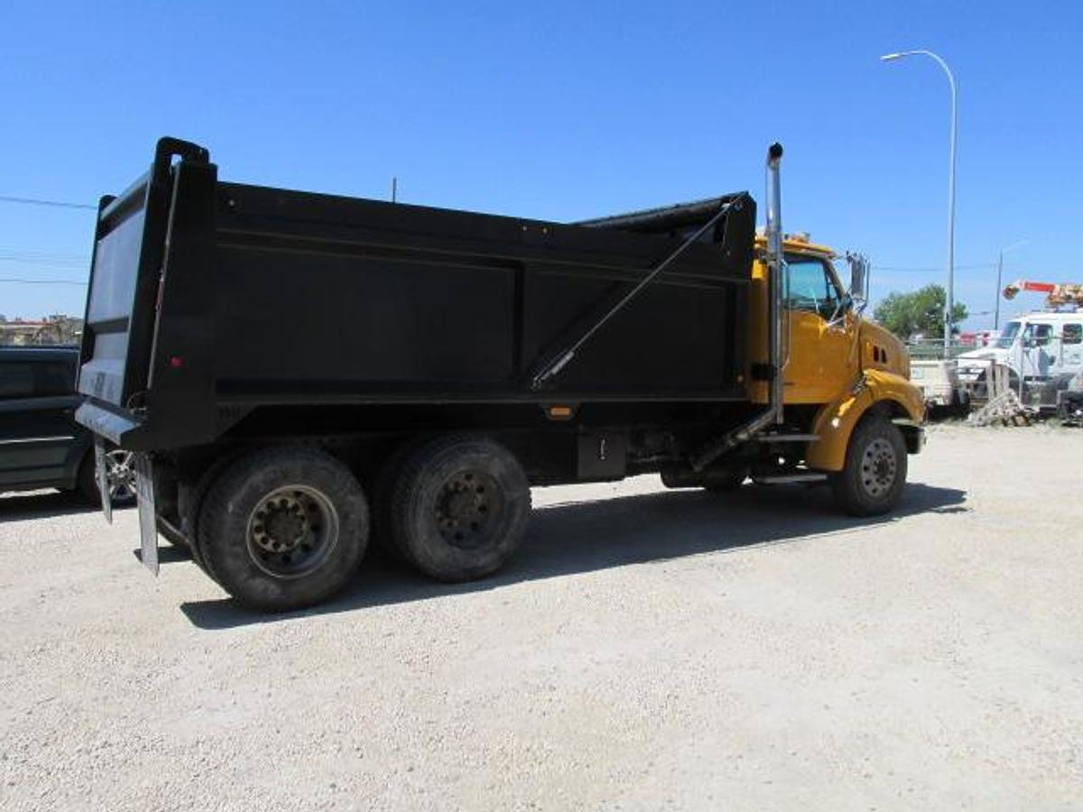 Used 2006 Sterling LT 8500 dump truck