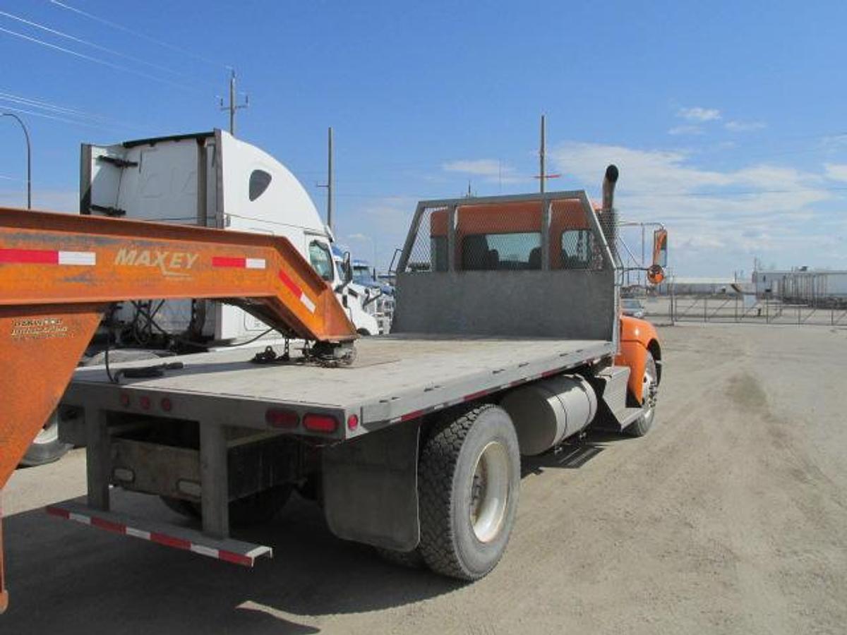 Used 2014 Kenworth T 370 with flat deck