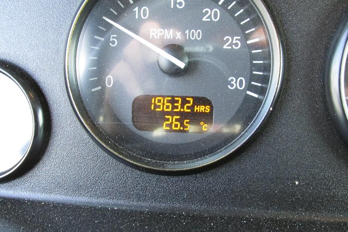 Used 2018 Peterbilt 337 26 ft Van with power tailgate low km