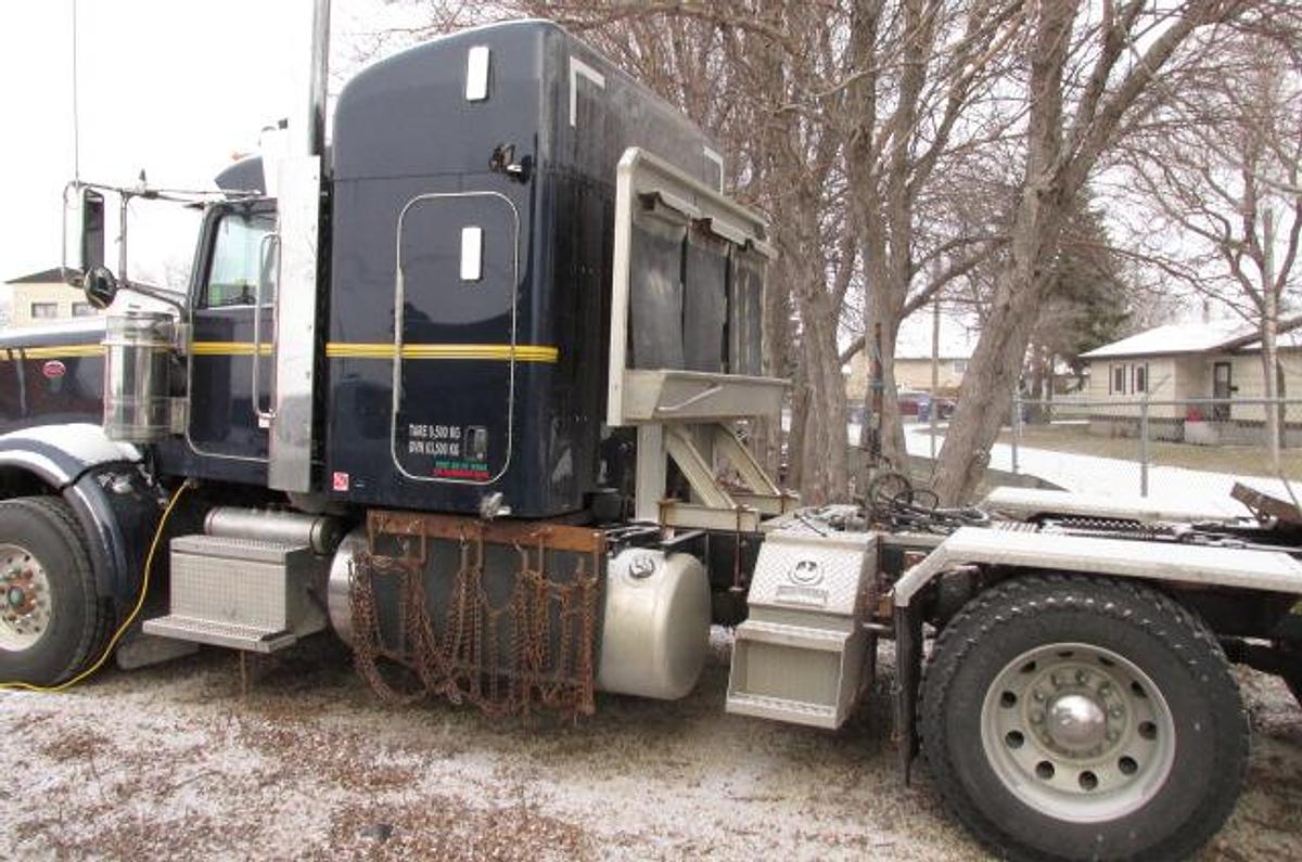 Used 2018 Peterbilt 367 X 15 565 HP 18 spd