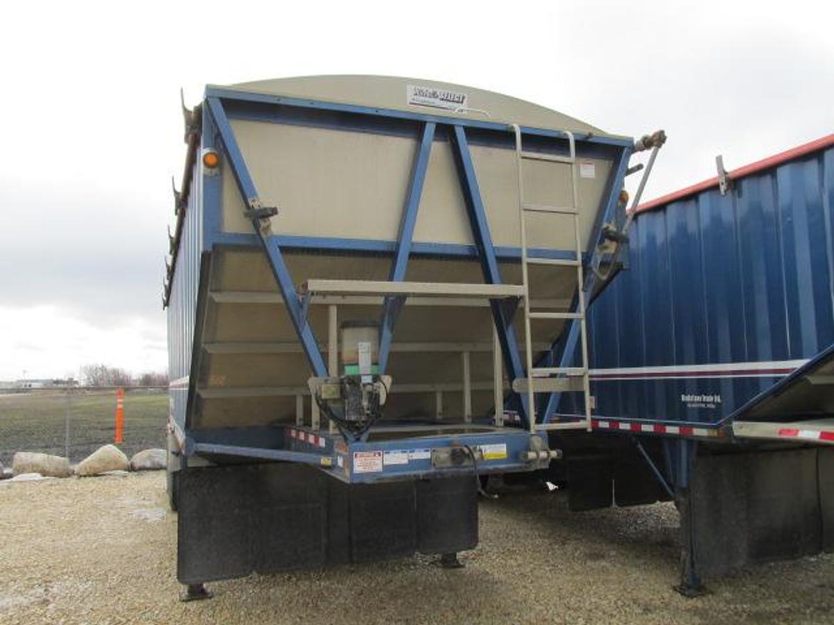 Used 2020 Doepker Super B grain trailer