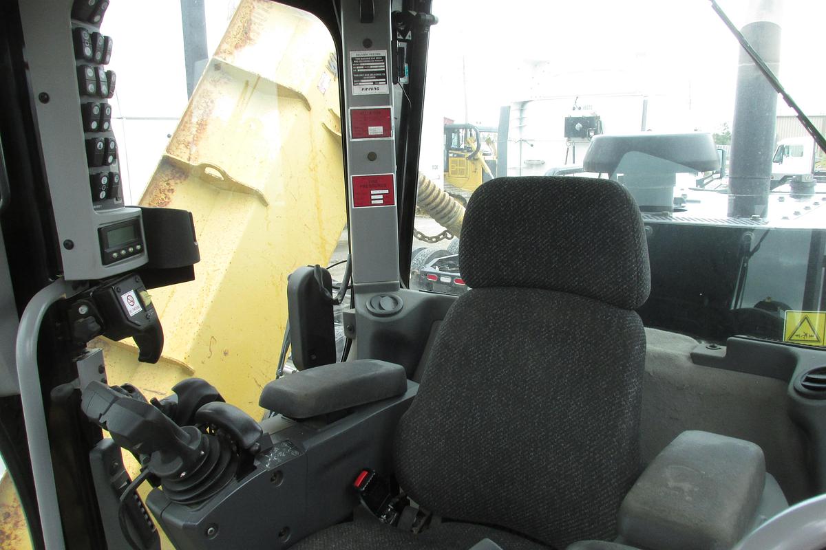 Used 2015 Caterpillar 160M VHP Plus Grader with snow wing very nice