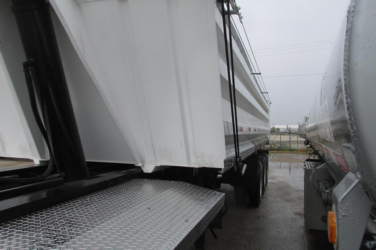 Used 2014 Ridgemar Tridem End Dump trailer
