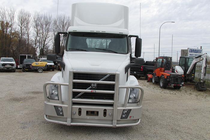 Used 2015 Volvo VNL Day Cab D 13 new transmission and clutch