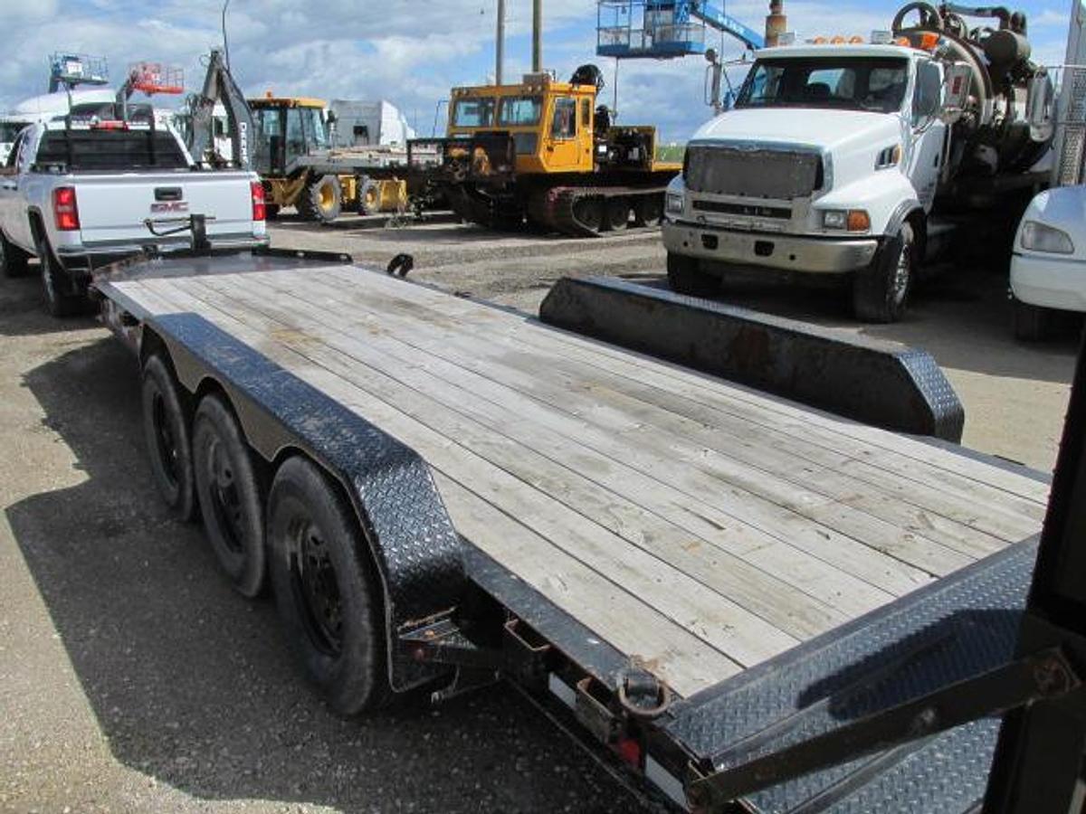 Used 2022 Diamond C 22 ft equipment trailer