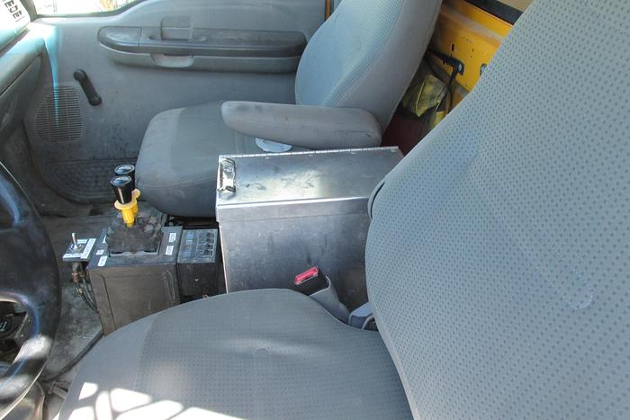 Used 2008 Ford F 750 dump with hydraulic brakes  only 102,000 km