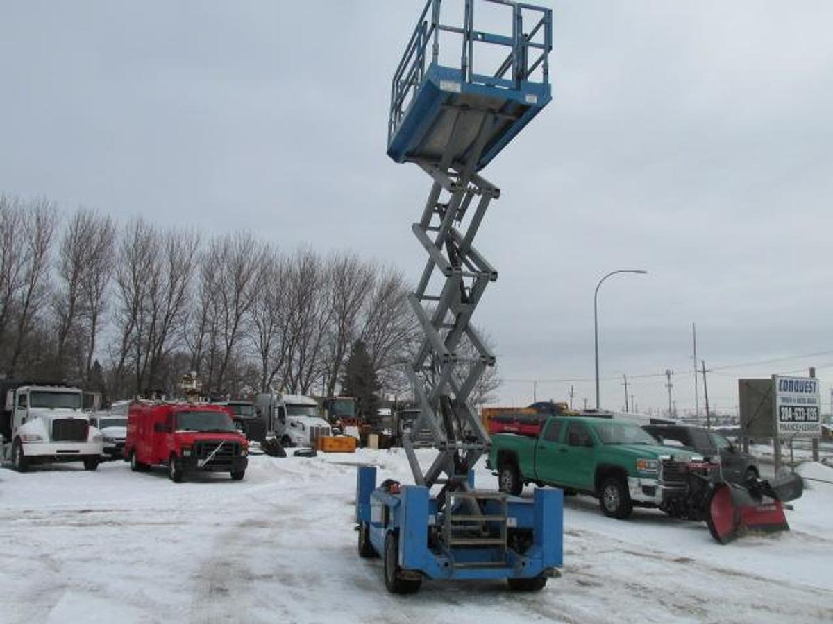 Used 2008 Genie GS 3268 Rough Terrain scissor lift