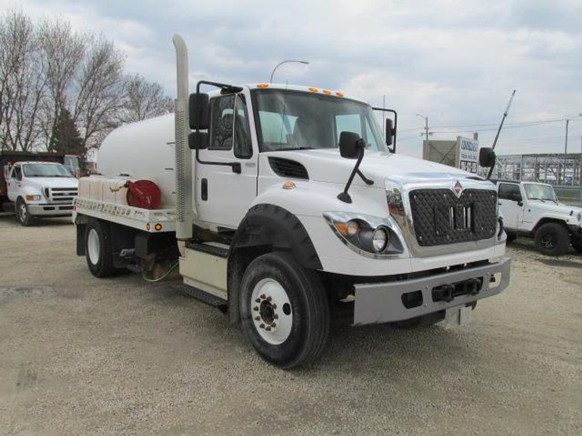 Used 2018 International 7600 Septic Truck 2000 Gal