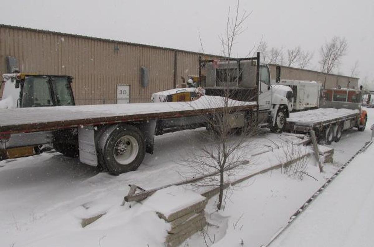 Used 2019 Hino 338 with hydraulic brakes and 22 ft flat deck