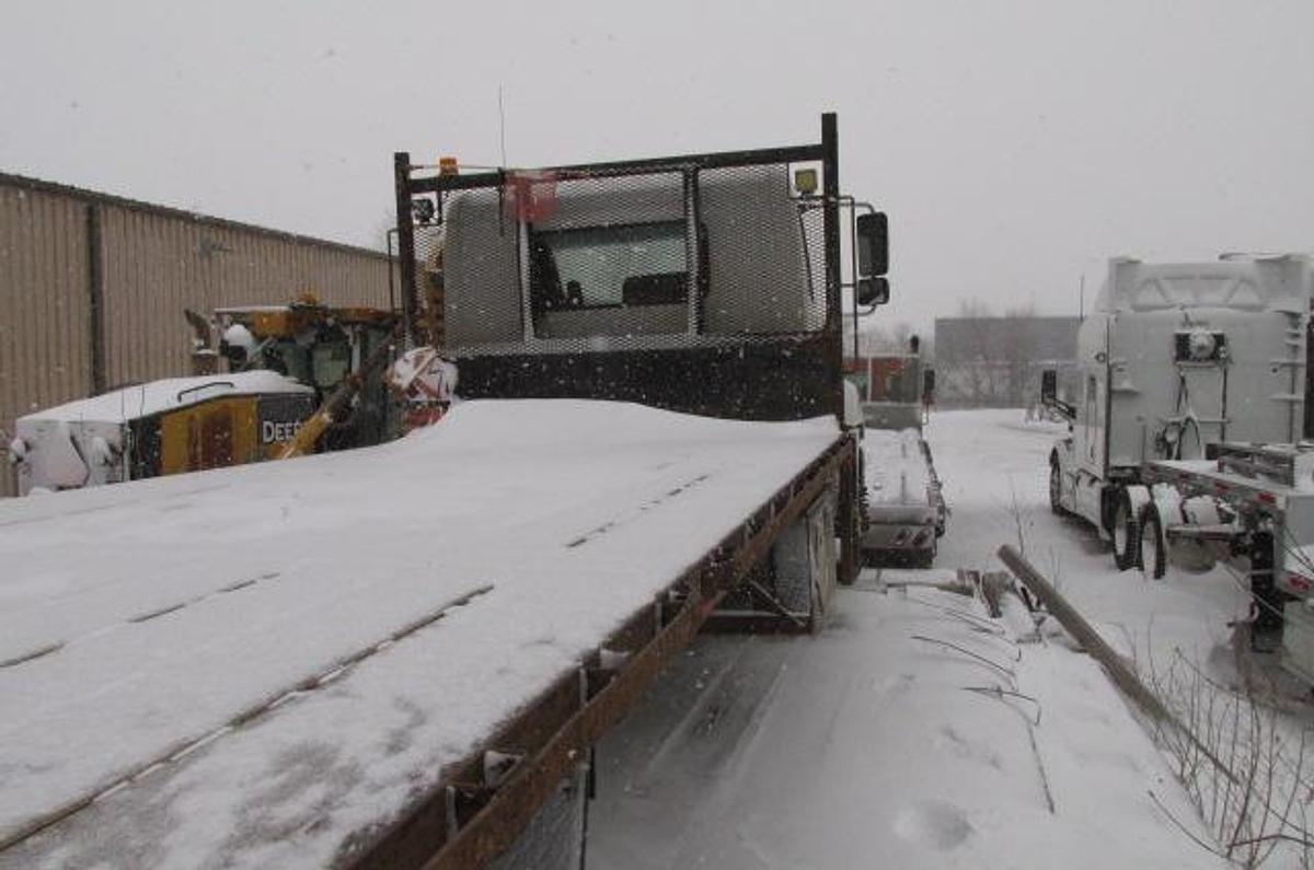 Used 2019 Hino 338 with hydraulic brakes and 22 ft flat deck