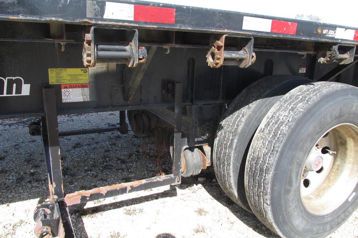 Used 2023 Renn Super B trailer with lifting axle