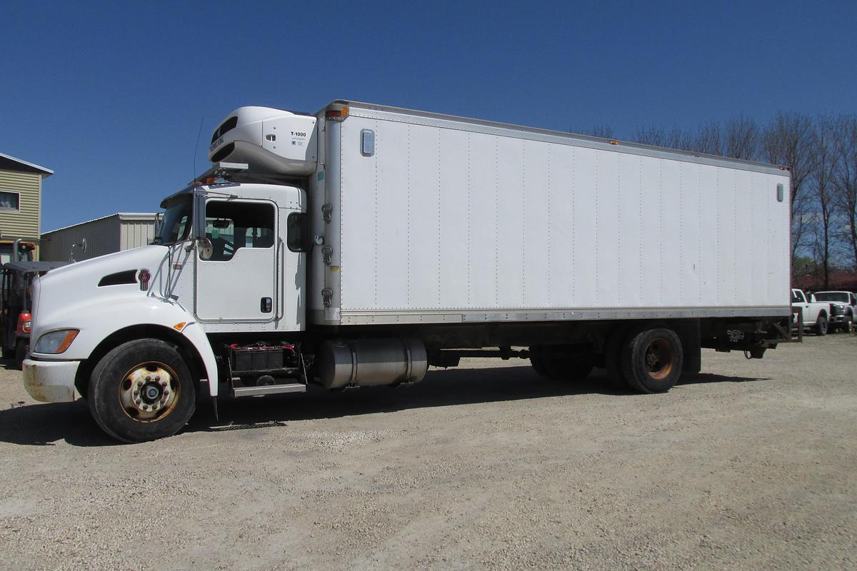 Used 2013 Kenworth T370 with 26 ft box and reefer system