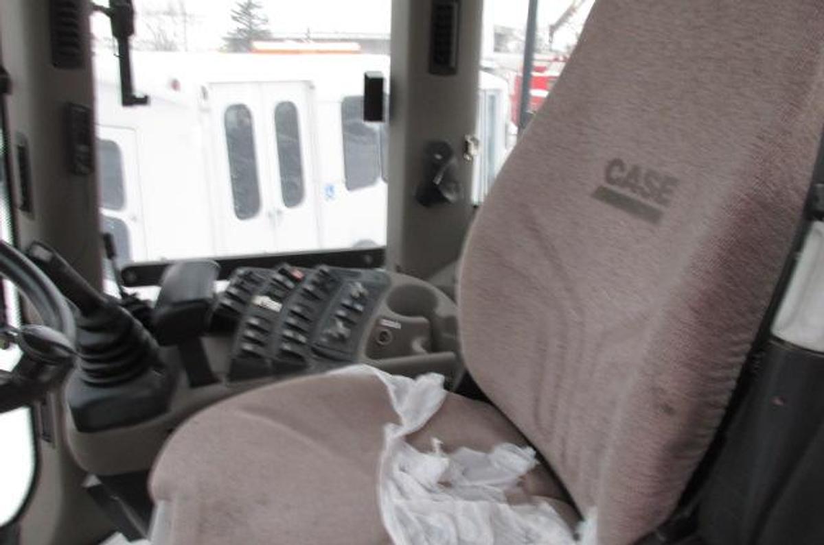 Used 2014 CASE 621 F