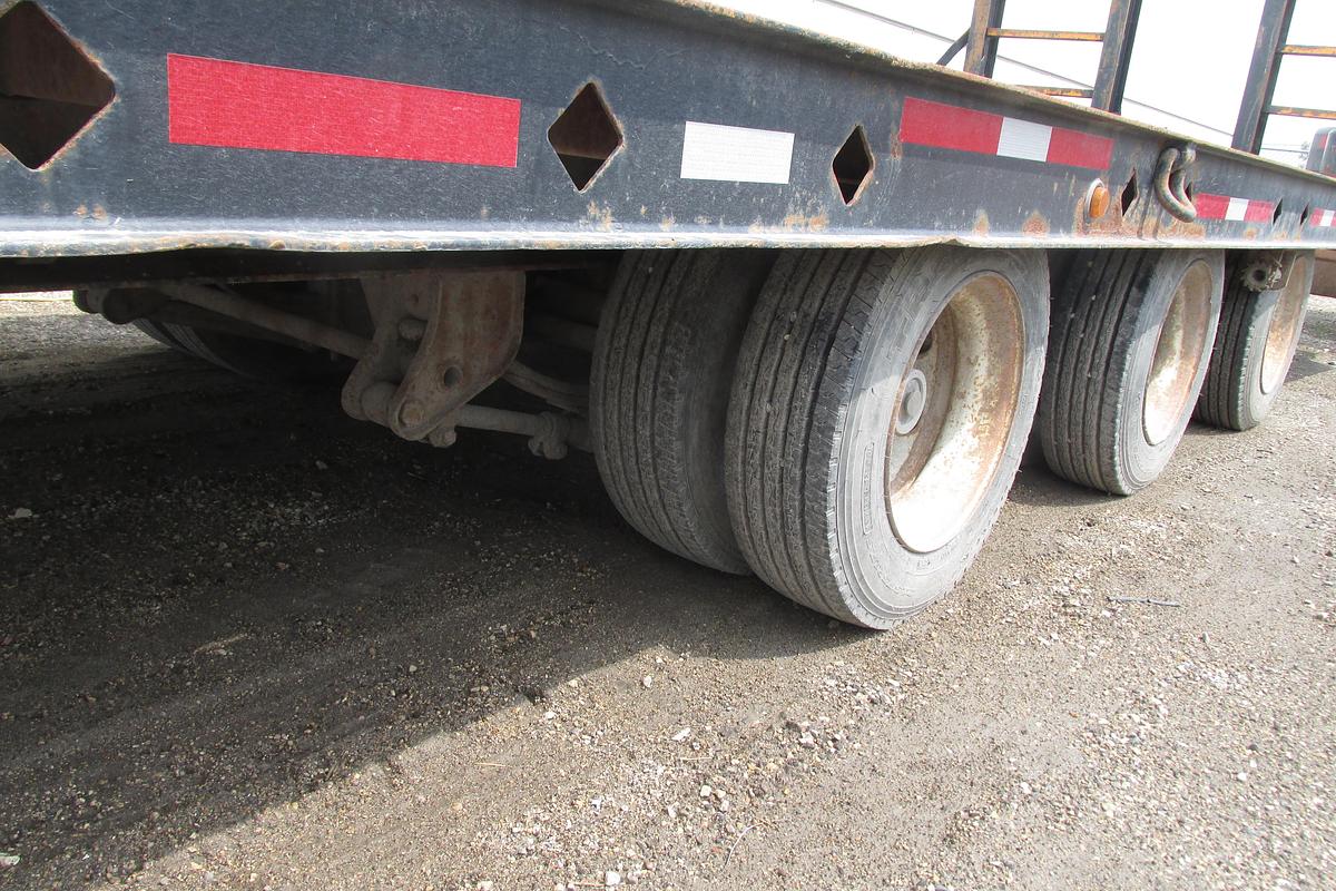 Used 2007 Winston 25 ton equipment trailer 