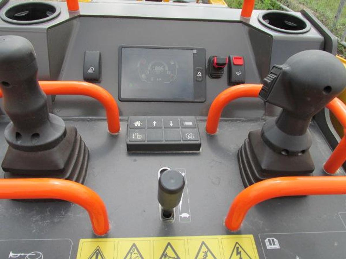 SDLG STR 100H Mini Track loader