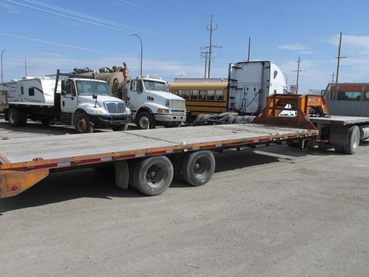 Used 2010 Maxey 30,000 lb GVW goose neck trailer