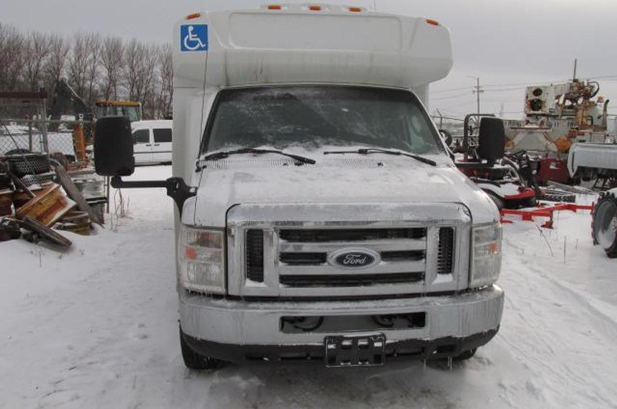 Used 2017 Ford E450 18 passenger Shuttle Van with wheel chair lift