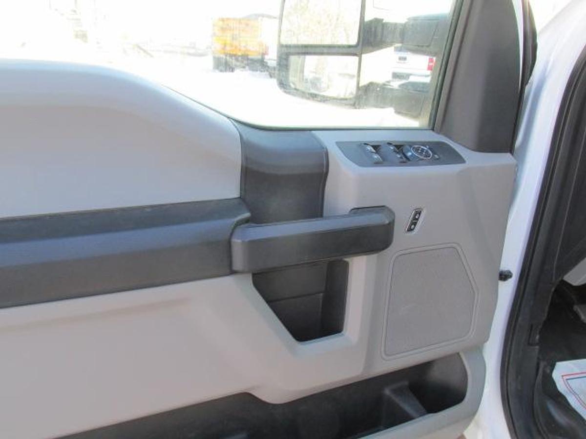 Used 2017 Ford F350 Crew Cab 4x4 8 ft box